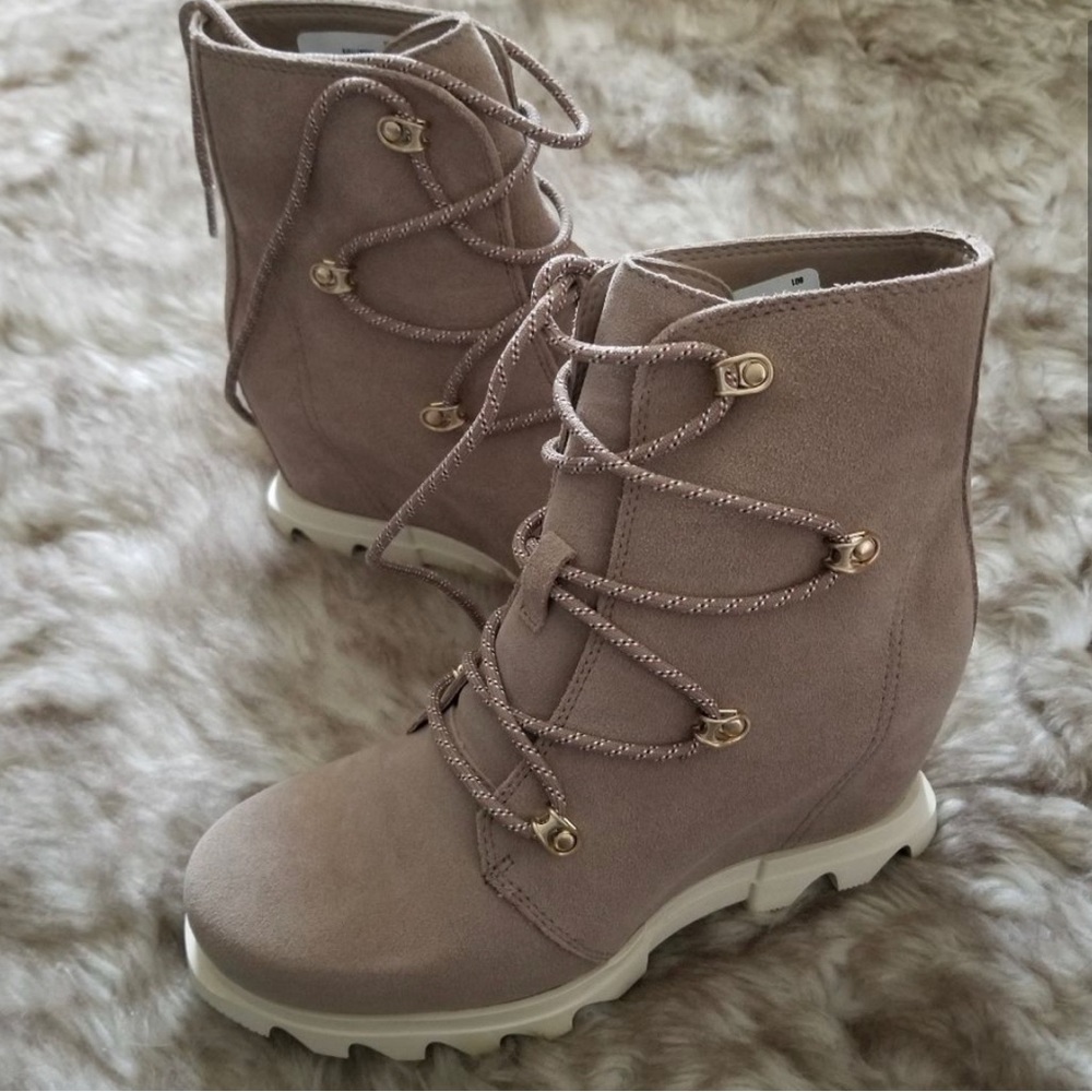 SOREL Joan of Arctic Wedge III Women's Waterproof Lace Boot in Taupe Size 8